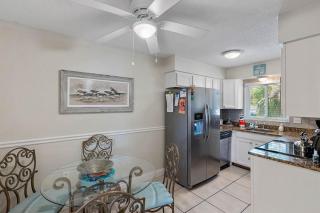 Waves 14 Condo Beautiful 1 Bedroom with Pool - St Pete Beach - 5