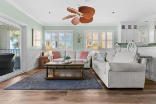 Sea Side 102 Beachfront Sleeps 8 - Clearwater Beach - 8
