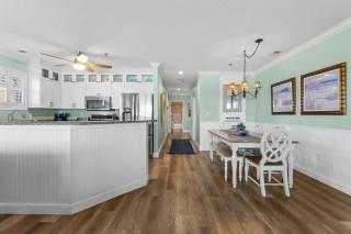 Sea Side 102 Beachfront Sleeps 8 - Clearwater Beach - 4