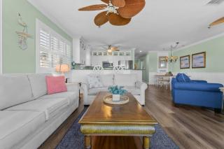 Sea Side 102 Beachfront Sleeps 8 - Clearwater Beach - 2