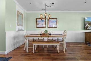 Sea Side 102 Beachfront Sleeps 8 - 1
