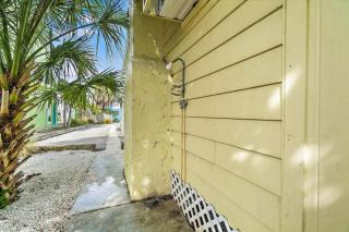 Rock Lobster 2 Private Bungalow Duplex with - St Pete Beach - 3