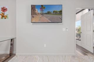 New 2 Bed 2 Bath On The Avenue - 8