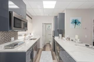 New 2 Bed 2 Bath On The Avenue - 7
