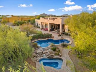 Stunning N. Scottsdale Desert Retreat Pool Jacuzzi - 9