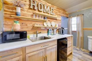 Walk to Grand Lake Pet-Friendly Grove Getaway! - Grove - 2