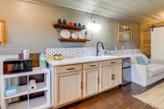 Pet-Friendly Grand Lake Studio with Outdoor Space - Grove - 4