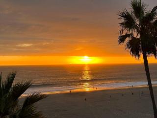 Ocean Front Penthouse Beauty on Manhattan Beach Strand - Manhattan Beach - 0