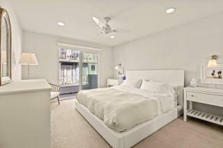 Ocean Front Penthouse Beauty on Manhattan Beach Strand - Manhattan Beach - 1