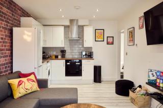 New Flat with PAC-MANIA & FREE PARKING - Luton - 4