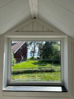 Sjönära fritidshus med pool i lantlig miljö - 1