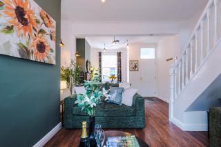 NEW! Stunning 2-Bed City-Centre Home in Chester by 53 Degrees Property - Ideal for Couples & Groups - Sleeps 6! - 8