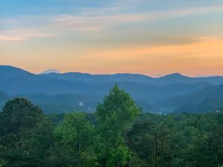 Amazing Views Remodeled 4Mi to DTWN Hottub Firepit - 8