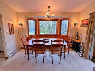 Bretton Woods home steps from the slopes, AC, pool passes, discounted cog tix! - Bretton Woods - 2
