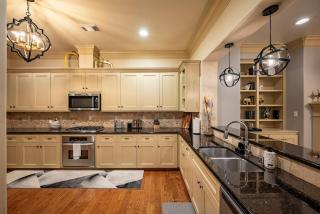 Walking Distance to Galleria Mall and River Oaks District Modern Home - Houston - 6