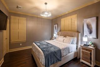 Walking Distance to Galleria Mall and River Oaks District Modern Home - 3