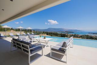 Villa Antonis - - 2