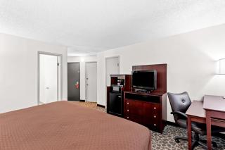 Red Lion Hotel Portland Airport - 2