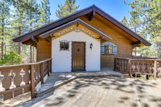 Near Skiing and Beach Access South Lake Tahoe Cabin - South Lake Tahoe - 8