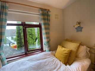 2 Bed Retreat by Lake, Hotel and Golf Course - 2