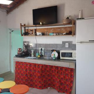 PRIVATE FARM HOUSE IN 80 ACRES LAND - Foça - 1
