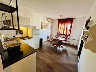 Fly by Suite - Zagreb Airport - 0-24h Self check in&out - Parking on site - Velika Gorica - 3