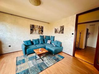 Fly by Suite - Zagreb Airport - 0-24h Self check in&out - Parking on site - Velika Gorica - 0