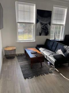 2 Bedroom Stunning Home - 7