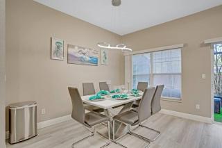 Modern 4 BR Townhouse near Disney - 5