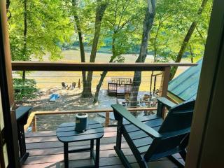 Riveredge Escape Cabin-Flowing Waterfront-Hot Tub-Pools-Xbox-Pickleball - Ellijay - 6
