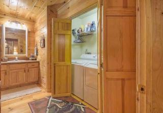 Riveredge Escape Cabin-Flowing Waterfront-Hot Tub-Pools-Xbox-Pickleball - Ellijay - 4
