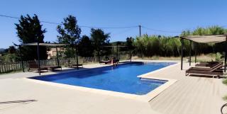 Chambre cosy avec terrasse sur la colline boisée, parking privé, jardin, calme, climatisation, 10 mn pont du Gard num7 - 2
