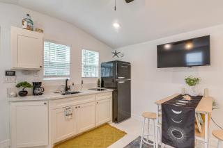Updated Galveston Studio with Deck - 1 Mi to Beach! - Galveston - 5