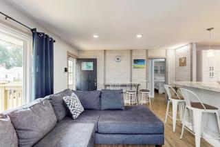 Beach Bungalow Getaway - Michigan City - 6