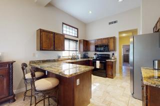 Leo’s Pool & Park House - Gilbert - 3