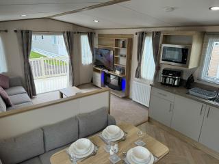 Golden Palm Resort - The Blenheim Retreat - Coastal Caravan Breaks - Chapel Saint Leonards - 2