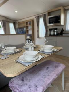 Golden Palm Resort - The Blenheim Retreat - Coastal Caravan Breaks - Chapel St. Leonards - 3