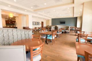 Drury Inn & Suites St. Louis Brentwood - Brentwood - 4