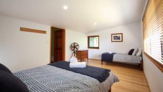 Waterfront Hideway The Ultimate Spot to Relax - 1