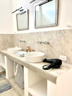 Yellow Heron House - 3