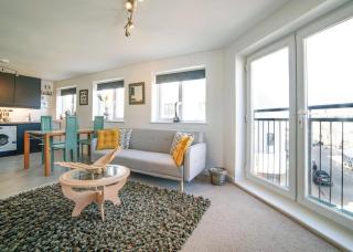 2 Bed Charming Corner Position Apartment - Kidlington - 0