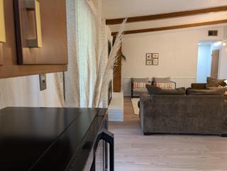Charming Clovis Retreat Central Location Modern Amenities Cozy Style - Clovis - 2