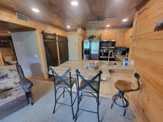 Eagles View, Luxury living Amazing Mtn Views! indoor pool & spa - Gatlinburg - 4
