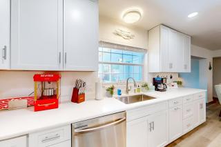 Spacious Clearwater Vacation House Pet Friendly Fire Pit Games Close to Clearwater Beach Biking Trail Farmers Markets S Harbor Health Spa Baycare Ballpark and Ruth Eckerd Hall Golf Courses - 1