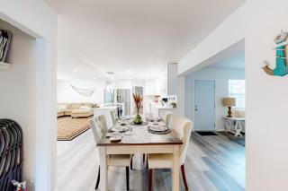 Spacious 4 bedroom 3 bath Clearwater Vacation House Cowboy Pool Fire Pit Games Close to Clearwater Beach Biking Trail Farmers Markets Harbor Health Spa Baycare Ballpark and Ruth Eckerd Hall Golf Courses - 4