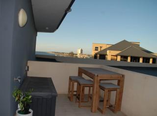 Glenelg BEACH & Park views -wifi parking - 8