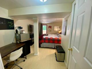 Cobourg Country Home - 10 Minutes From Cobourg Beach! - Cobourg - 2