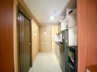 Cozy Studio Room at Oasis Cikarang Apartment By Travelio - Bekasi - 5