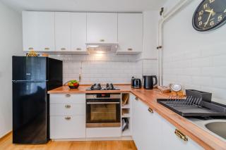 Family Friendly Apartment With Parking - Happy Rentals - 6