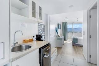 Cairns Central Getaway - A Sleek City Studio - Cairns - 5